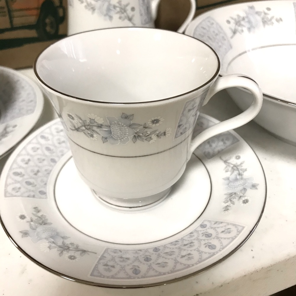16 piece China with 3 platters